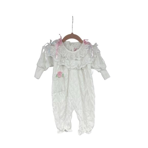 Vintage Buster Brown White Lace Ruffle Bow Baby Girl One Piece Sleeper 6-9 Month - Picture 1 of 12